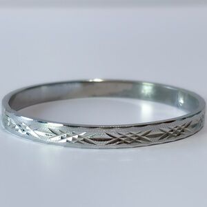 Vintage Silver Tone Diamond Cut Hinged Bangle - 6.75" -JT0335